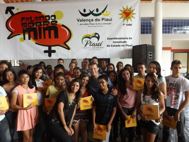 Equipe Cojuv ao lado dos estudantes de Valença / Foto: Lucas Pereira