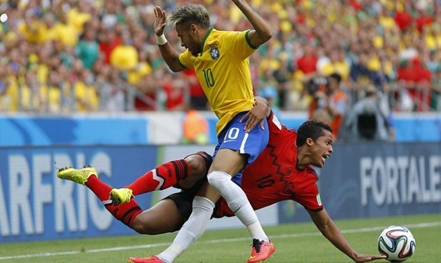 Brazil's Neymar fights for the ball with Mexico's Dos Santos during their 2014 World Cup Group A soccer match at the Castelao arena in Fortaleza
